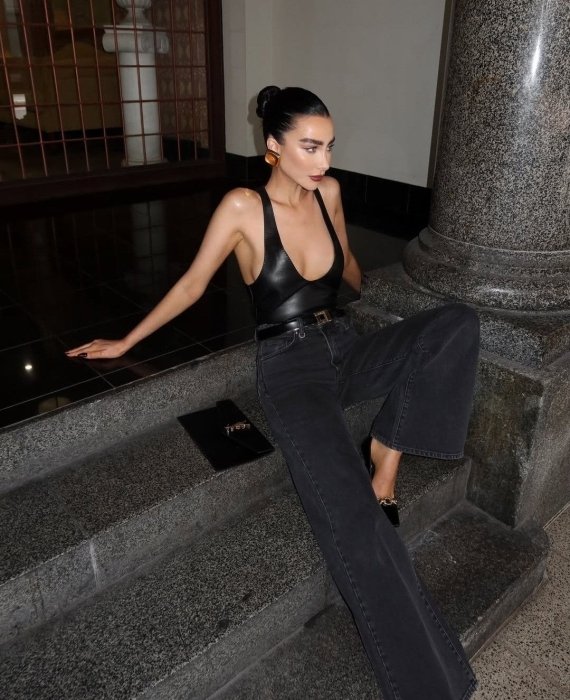 Стильні total black образ на Новий рік 2026, фото