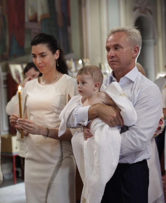 Нардеп от "Слуги народа" вместе с влиятельным бизнесменом крестили внучку Оксаны Билозир (ФОТО) - фото №2