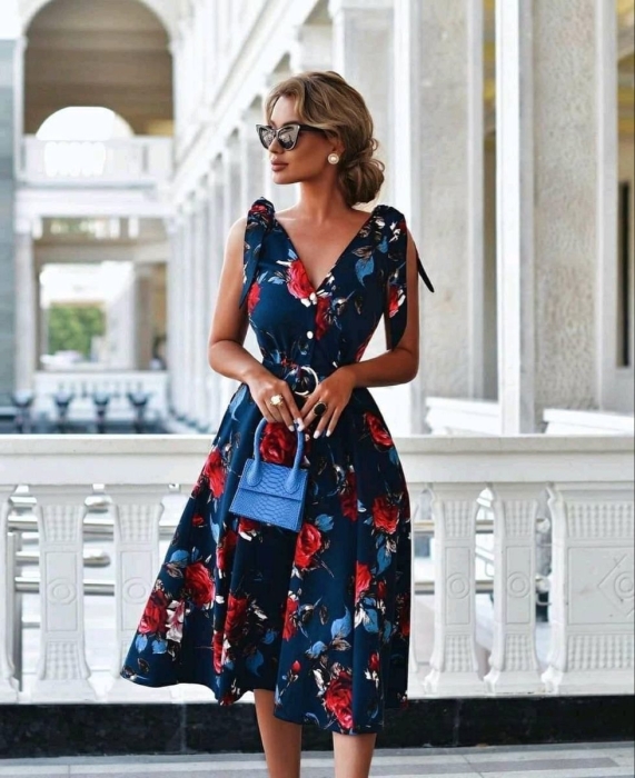 Большие цветы и пышные юбки: дизайнеры представили модные сарафаны для лета 2023 года (ФОТО) - фото №7