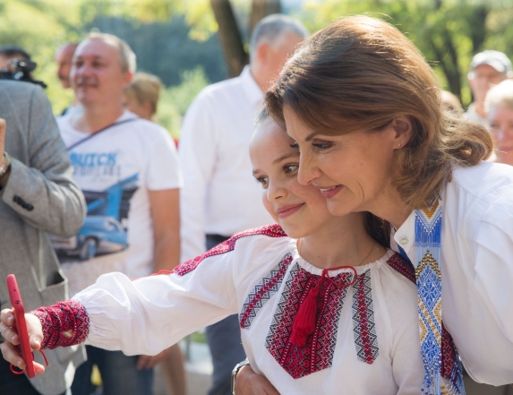 Марина Порошенко до сих пор носит ожерелье из освобожденного Славянска - фото №1