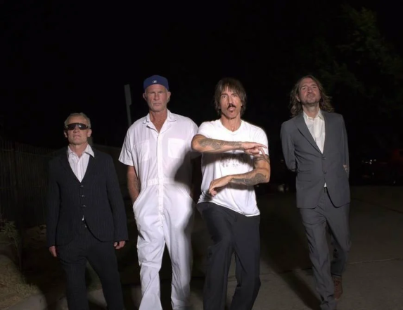 Red Hot Chili Peppers  з'явилися свого часу на панк-сцені Лос-Анджелеса