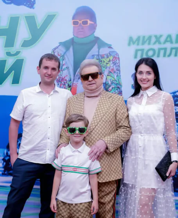 Михайло Поплавський, син, онук і невістка