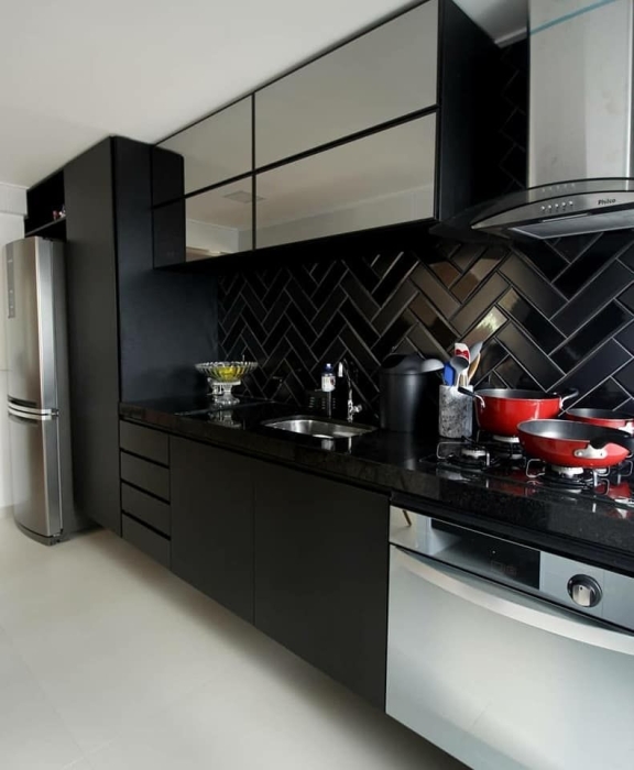 Смело и незабываемо: как может выглядеть экстравагантная кухня в черном цвете (ФОТО) - фото №2