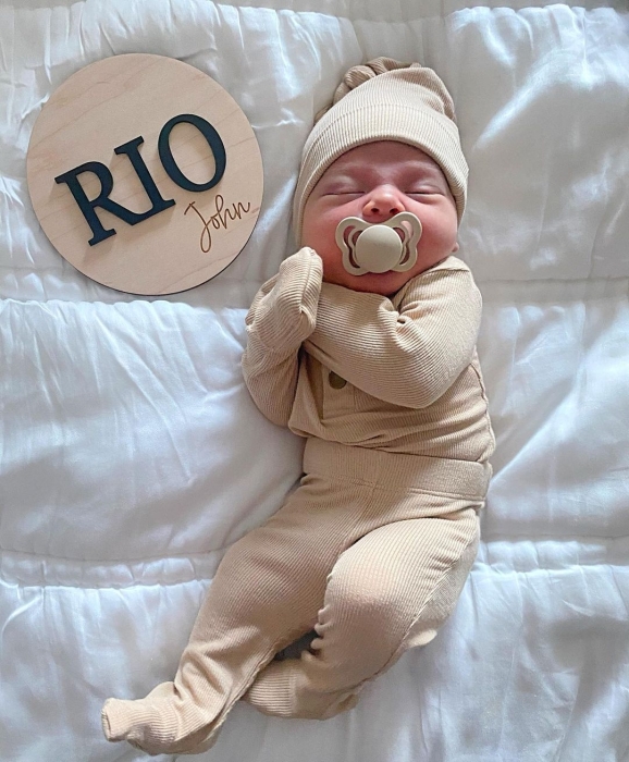 Макс Чмерковский впервые показал новорожденного сына: фото малыша Рио покорило соцсети - фото №1