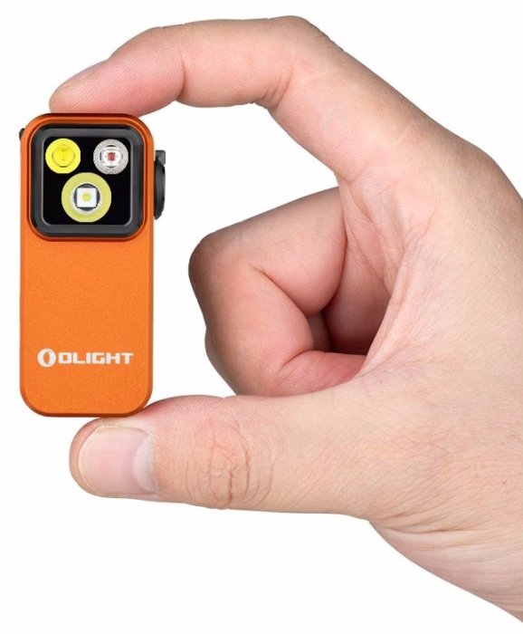 Компактный фонарь Olight Oclip с магнитной клипсой на рюкзаке
