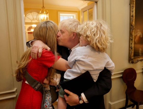 58-летний Борис Джонсон станет отцом в восьмой раз: молодая жена опубликовала трогательное фото - фото №2