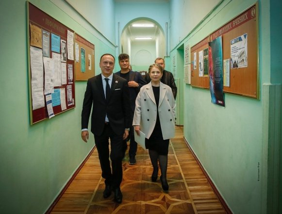 Юлия Тимошенко выбрала пальто от бренда Brunello Cucinelli, имеющих магазины в России Юлия Тимошенко в пальто за 370 000 грн.