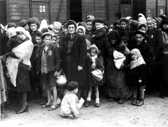 День памяти жертв Холокоста: дата, значение и история скорбного дня - фото №1