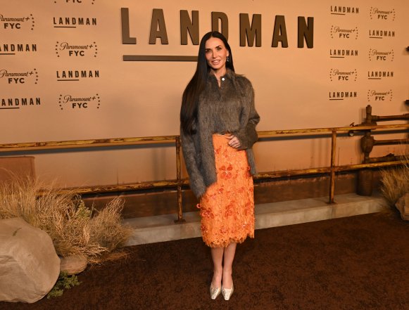 Как одевается Деми Мур - фото