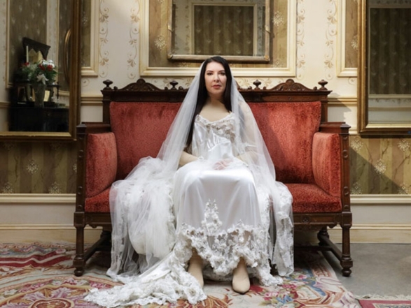 Burberry показали роскошные костюмы для оперы Марины Абрамович — "7 смертей Марии Каллас" (ФОТО) - фото №1