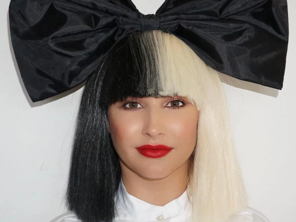 Певица Sia усыновила двух 18-летних парней