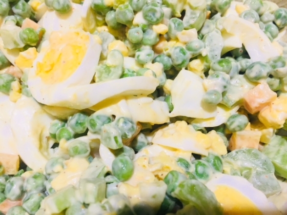 Рецепт салат с горошком и яйцом