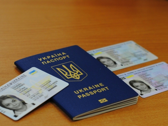 Онлайн-оформлення закордонного паспорта: які документи потрібні і скільки це коштує - фото №1