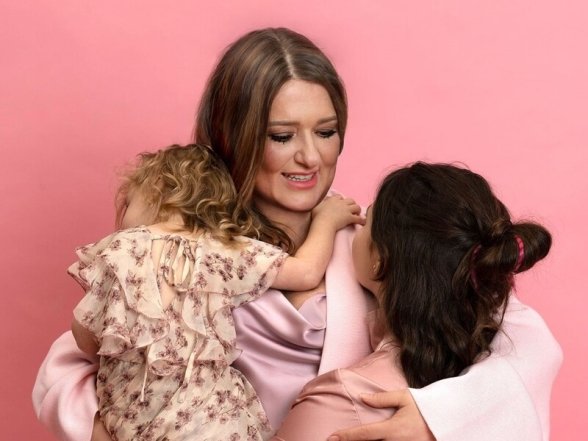 Наталья Могилевская усыновила двух дочерей