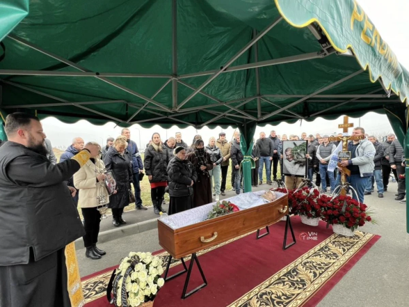 Могила Вячеслава Узелкова, фото