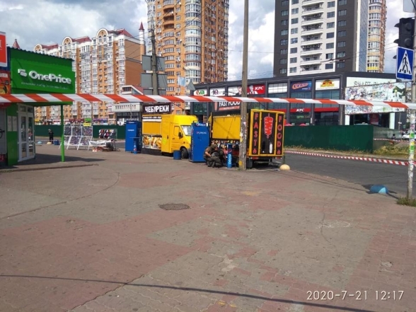 В Киеве заминировали киоски на Минском рынке: взрывчатку обезвредили - фото №2
