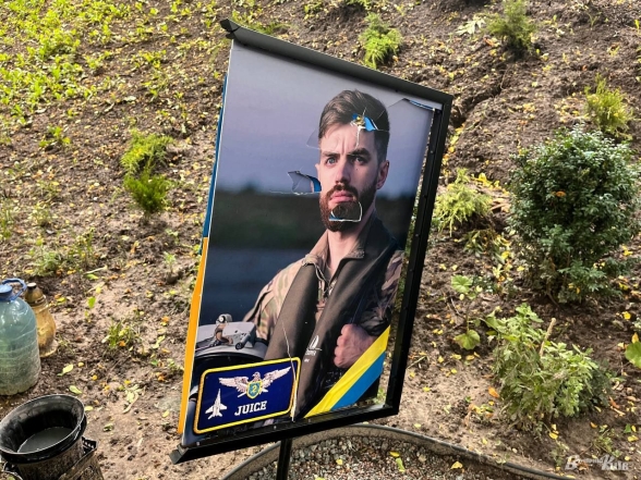 Вандали розгромили у Києві могили українських воїнів Да Вінчі, Джуса та Павла Петриченка - фото