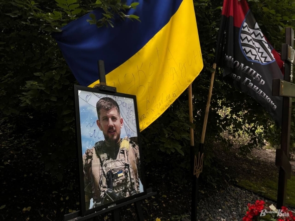 Вандали розгромили могили українських Героїв Да Вінчі, Джуса та Павла Петриченка - фото