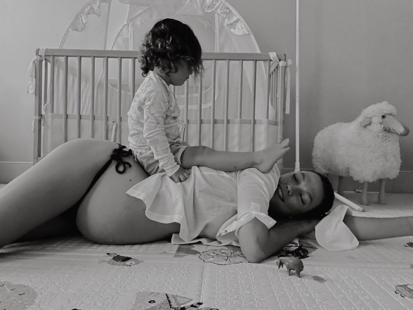 30-річна ангел Victoria's Secret Карлі Клосс стала мамою вдруге (ФОТО) - фото №2