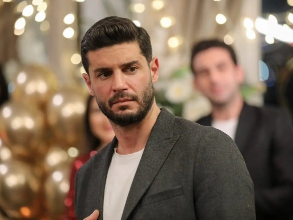 Кто из известных турецких актеров молчит о войне и работает в россии