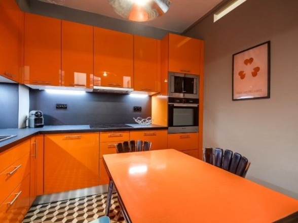 Сміливий дизайн кухні у помаранчевих кольорах (ФОТО) - фото №10