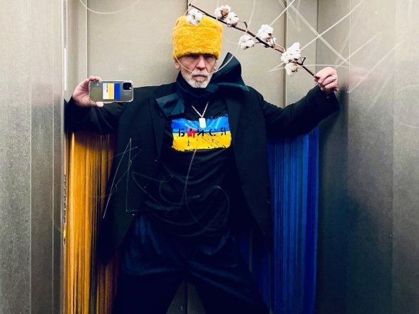 Оригинально поддерживает Украину уже год: известный немецкий стилист приехал в Киев (ФОТО) - фото №5