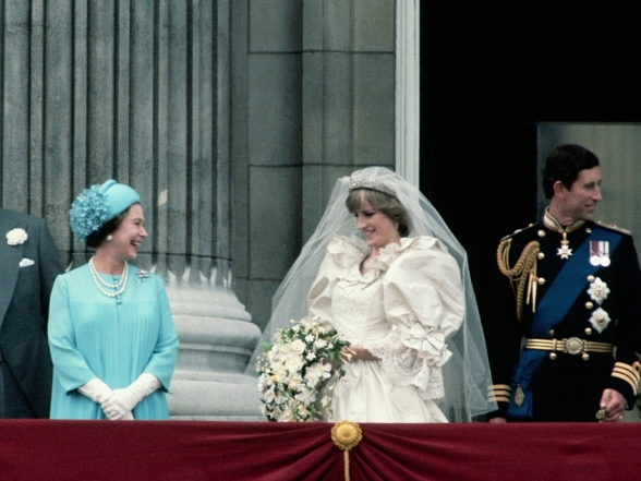 Знаковые шляпки королевы Елизаветы - фото №3