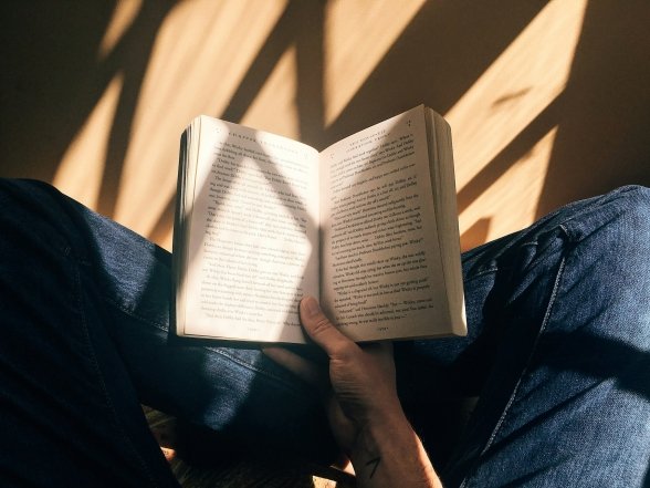 Чтение книг