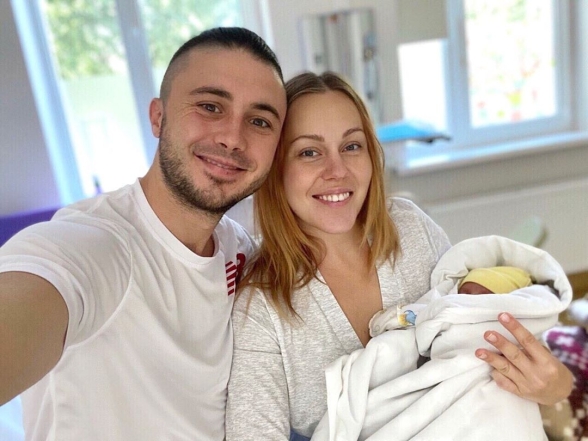 Тарас Тополя и ALYOSHA с новорожденной доченькой