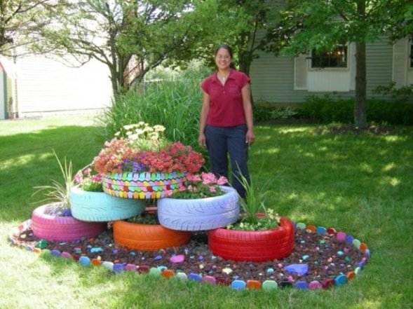 Как сделать клумбу из старых покрышек на маленьком участке
