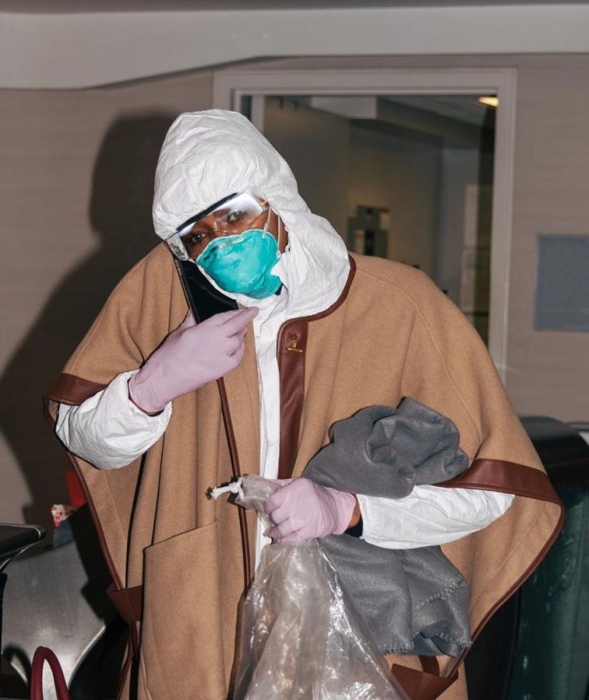 "Безопасность — уровень Бог": Наоми Кэмпбелл показала, как защищается от коронавируса (ФОТО) - фото №1