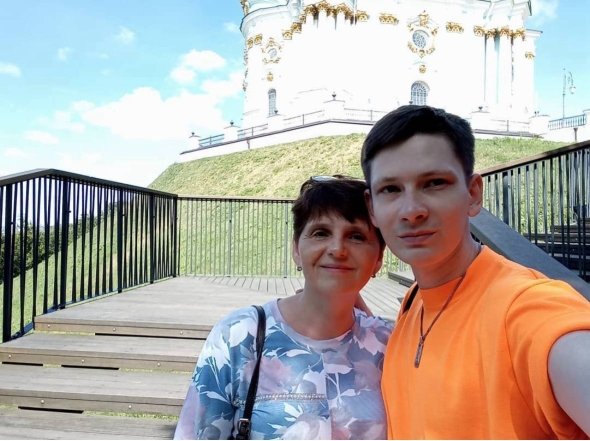 Спогади зірок про мам до Дня матері 2026 - сімейне фото Євгена Поліводи