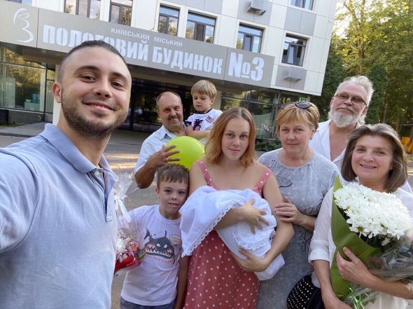 Тарас Тополя, ALYOSHA и их семья с новорожденной доченькой