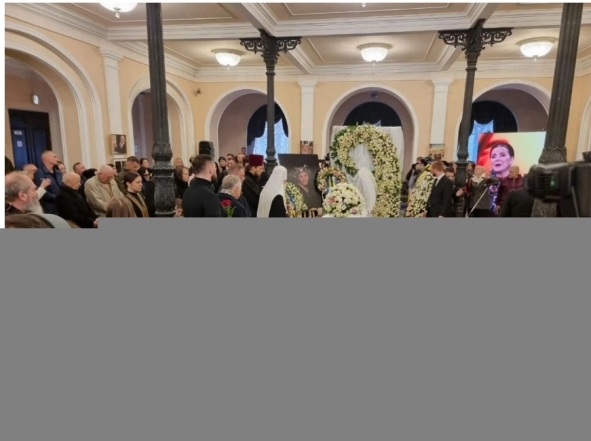 У білій труні: як проходить похорон Ніни Матвієнко і хто прийшов попрощатися з легендою (ФОТО) - фото №2