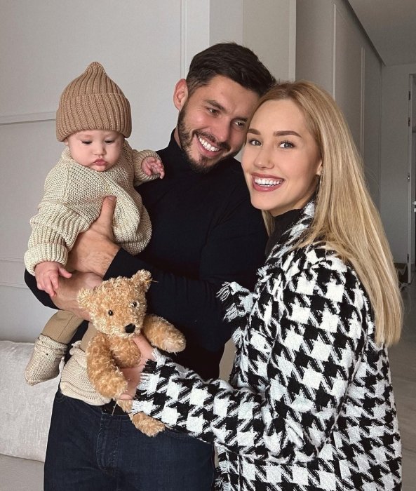 Даша Квиткова и Никита Добрынин с сыном, фото