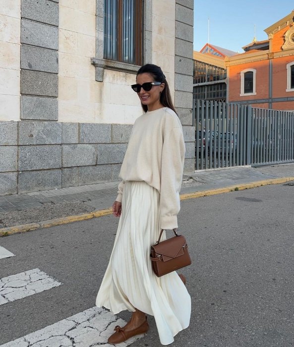 Спідниця плісе в осінніх образах 2025, фото