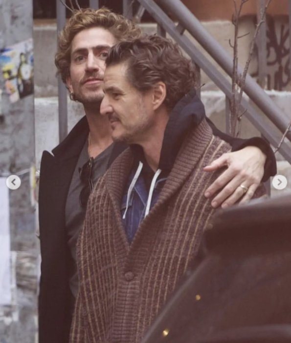 Педро Паскаль після чуток про роман з Еністон з’явився з іншим чоловіком