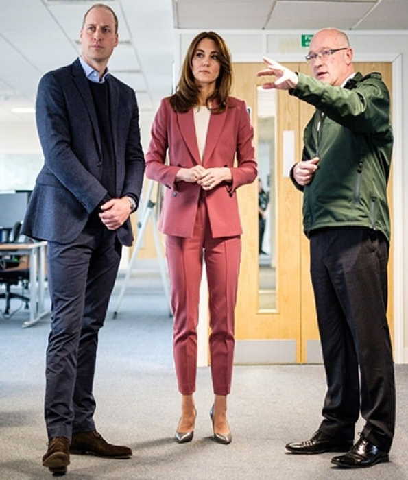 Кейт Миддлтон и принц Уильям посетили лондонский центр скорой помощи (ФОТО) - фото №1