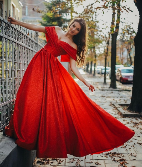 Украинская Барби: дизайнер представила гламурные платья для вечеринки и праздника (ФОТО) - фото №17