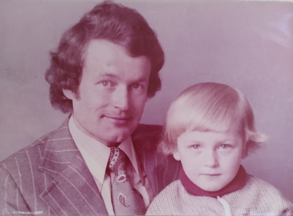 Петро Дем’янчук показав себе маленького у батька на руках - фото