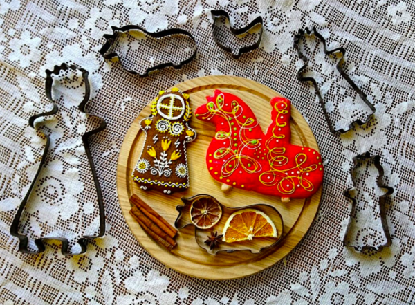 Нарядные "панянки": как испечь традиционные украинские медовые коржи на Рождество (РЕЦЕПТ) - фото №1