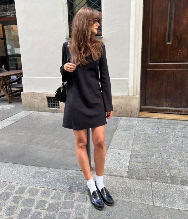 Модный образ с платьем и лоферами