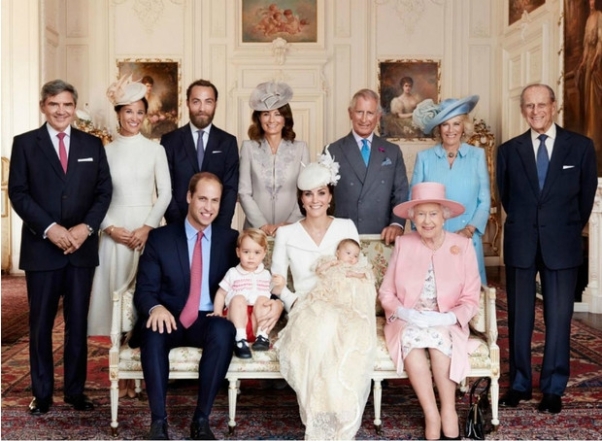 Стало известно, как королева Елизавета II планирует провести Рождество 2020 - фото №1