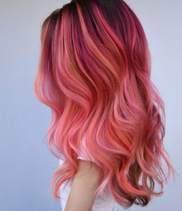 Волосы в цветах фуксии, оранжевого блонда и персика, фото