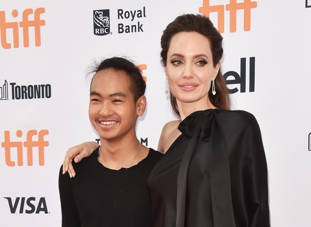 Ходят слухи, что Анджелина Джоли незаконно усыновила приемного ребенка - фото №1