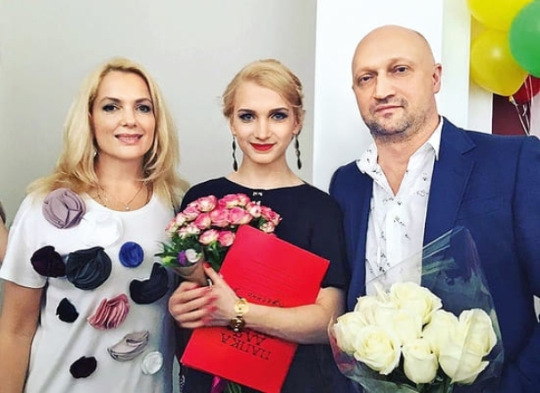 Вот так сюрприз: дочки Марии Порошиной спели со знаменитым дедушкой - фото №3