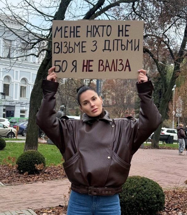 Блогерка Єфросиніна долучилася до акції проти насильства жінок - фото
