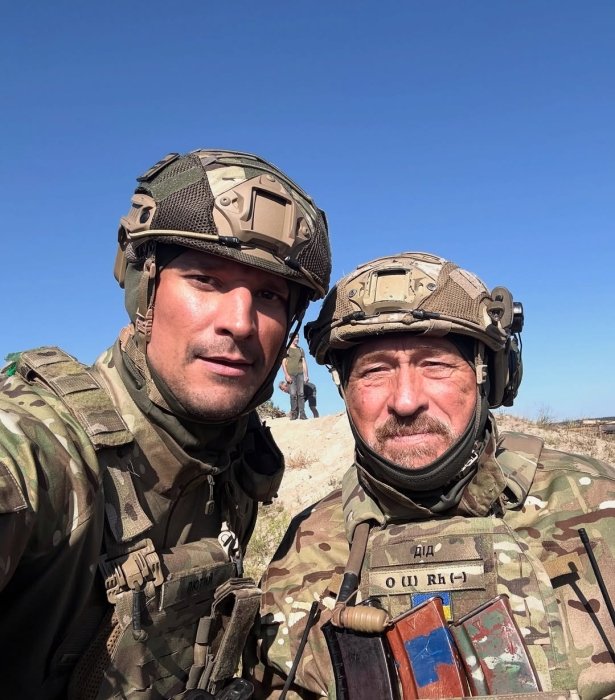 Тарас Цымбалюк в роли бойца АЗОВ в фильме "Лютий привіт"