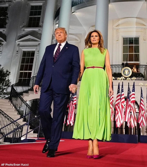 Дональд Трамп и Мелания Трамп в зеленом платье