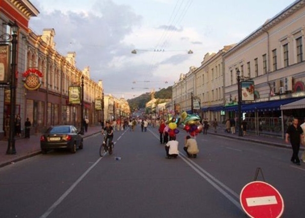 Суд признал противоправным запрет движения на Контрактовой площади и улице Сагайдачного - фото №2